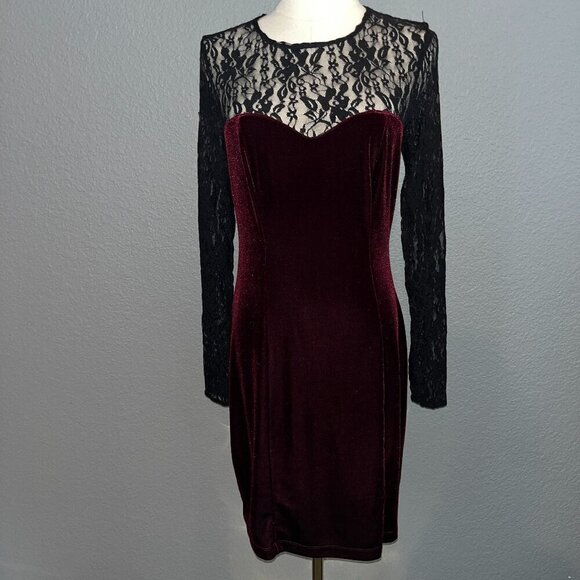 BISOU BISOU Burgundy Stretch Velvet & Black Lace Bustier Corset Style Top EUC- 8 - Picture 1 of 12